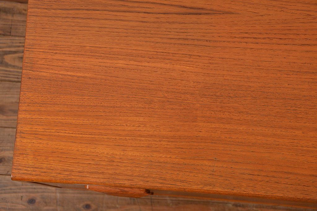 ヴィンテージ家具　北欧ビンテージ　G-PLAN　小振りなチェスト(2)