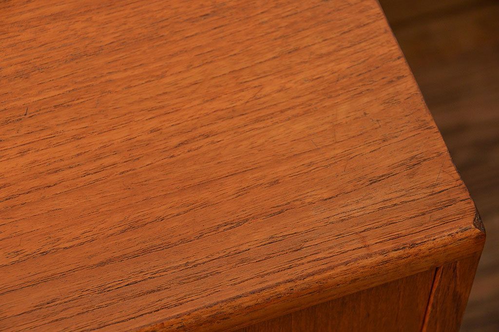 ヴィンテージ家具　北欧ビンテージ　G-PLAN　小振りなチェスト(2)