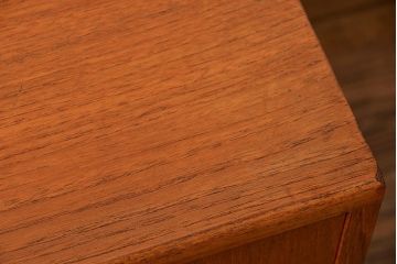 ヴィンテージ家具　北欧ビンテージ　G-PLAN　小振りなチェスト(2)