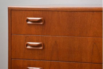 ヴィンテージ家具　北欧ビンテージ　G-PLAN　小振りなチェスト(2)