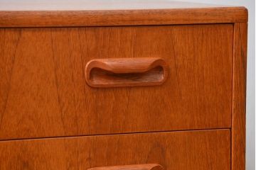 ヴィンテージ家具　北欧ビンテージ　G-PLAN　小振りなチェスト(2)