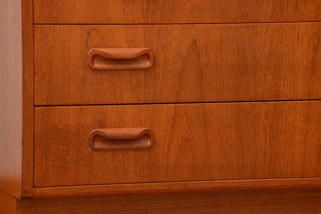 ヴィンテージ家具　北欧ビンテージ　G-PLAN　小振りなチェスト(2)