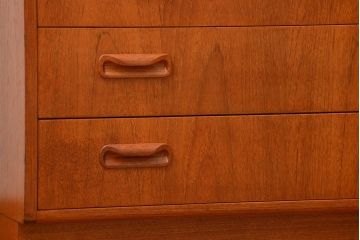 ヴィンテージ家具　北欧ビンテージ　G-PLAN　小振りなチェスト(2)