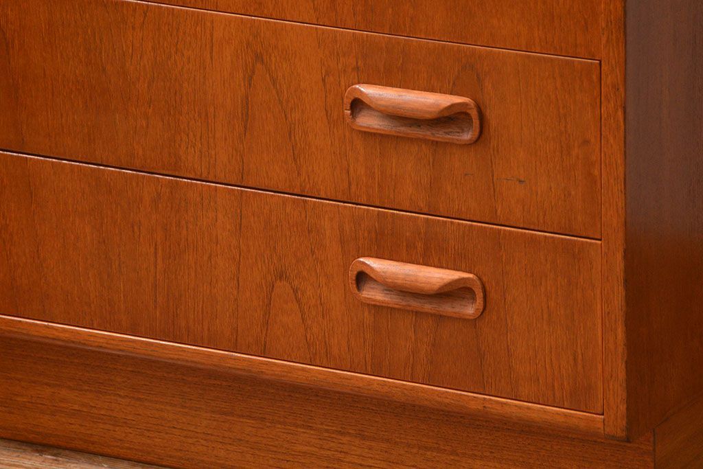 ヴィンテージ家具　北欧ビンテージ　G-PLAN　小振りなチェスト(2)