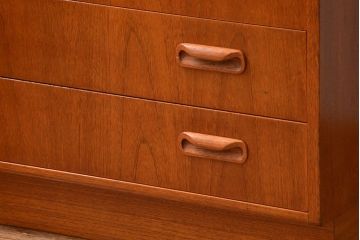 ヴィンテージ家具　北欧ビンテージ　G-PLAN　小振りなチェスト(2)