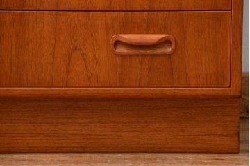 ヴィンテージ家具　北欧ビンテージ　G-PLAN　小振りなチェスト(2)