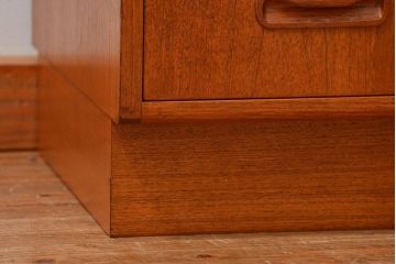 ヴィンテージ家具　北欧ビンテージ　G-PLAN　小振りなチェスト(2)