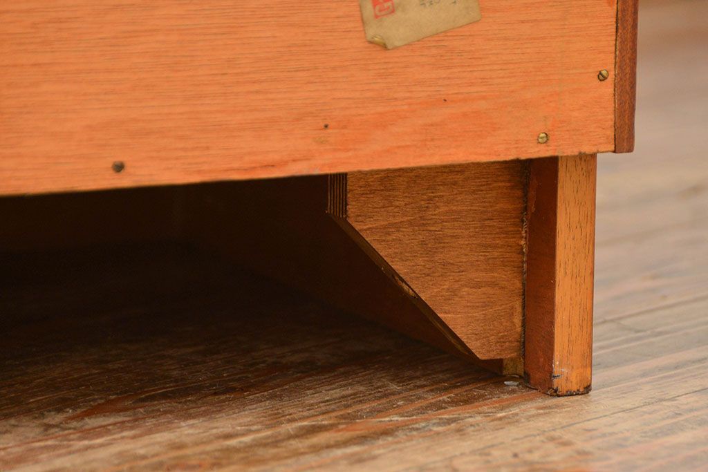 ヴィンテージ家具　北欧ビンテージ　G-PLAN　小振りなチェスト(2)