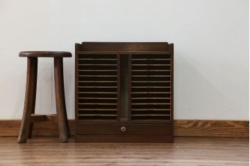 アンティーク家具　アンティーク ガラスの取っ手の小さなカルテケース(書類棚)