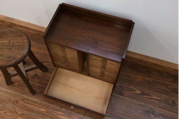 アンティーク家具　アンティーク ガラスの取っ手の小さなカルテケース(書類棚)