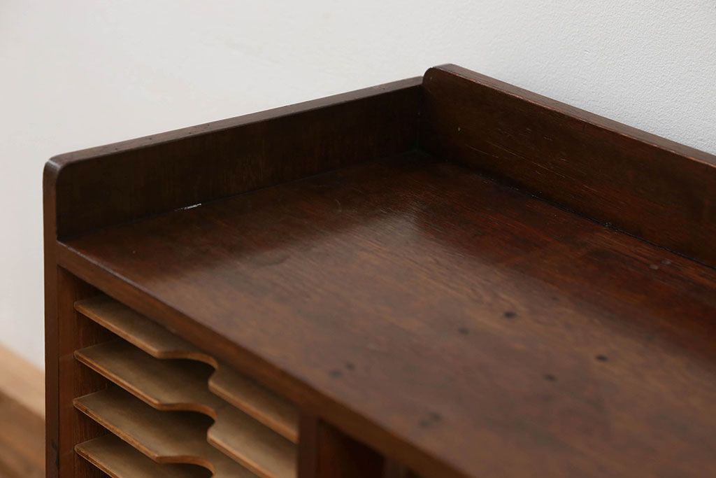 アンティーク家具　アンティーク ガラスの取っ手の小さなカルテケース(書類棚)