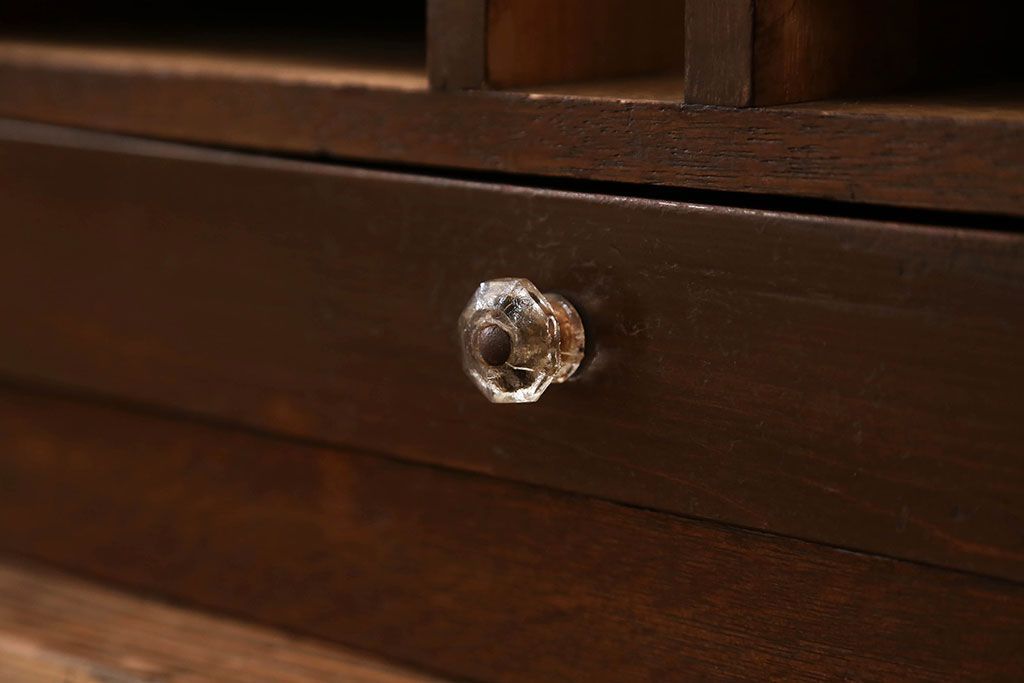 アンティーク家具　アンティーク ガラスの取っ手の小さなカルテケース(書類棚)