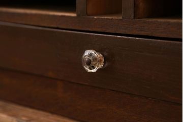 アンティーク家具　アンティーク ガラスの取っ手の小さなカルテケース(書類棚)