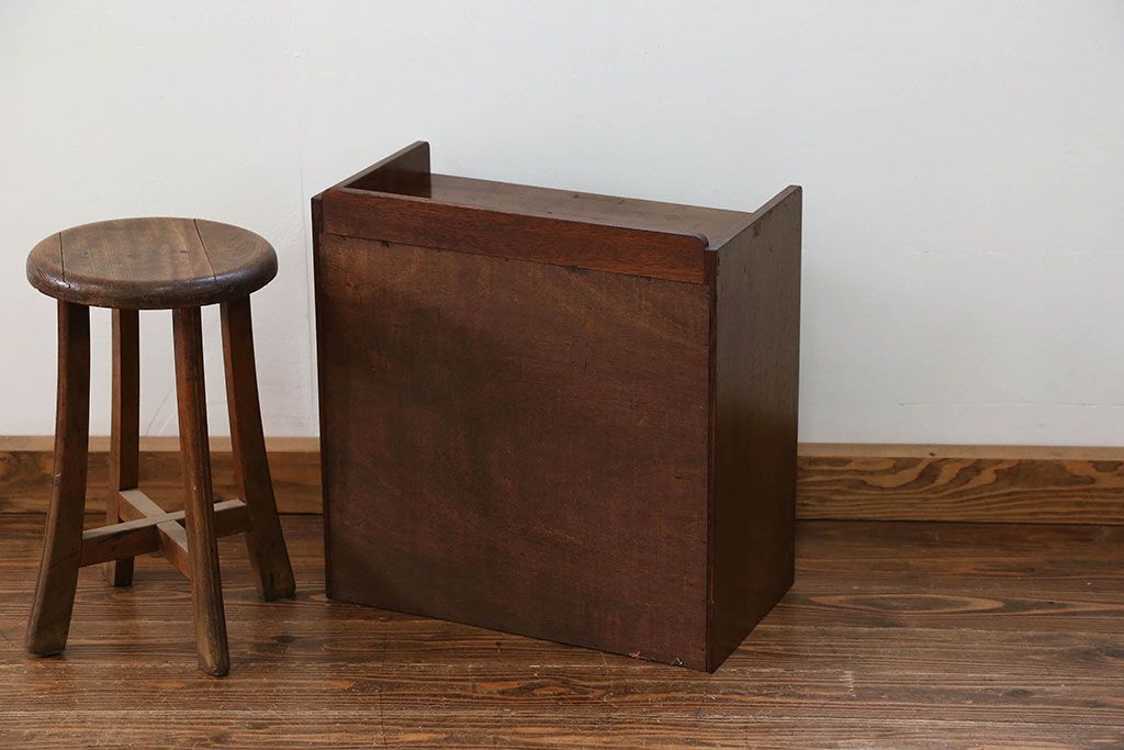 アンティーク家具　アンティーク ガラスの取っ手の小さなカルテケース(書類棚)