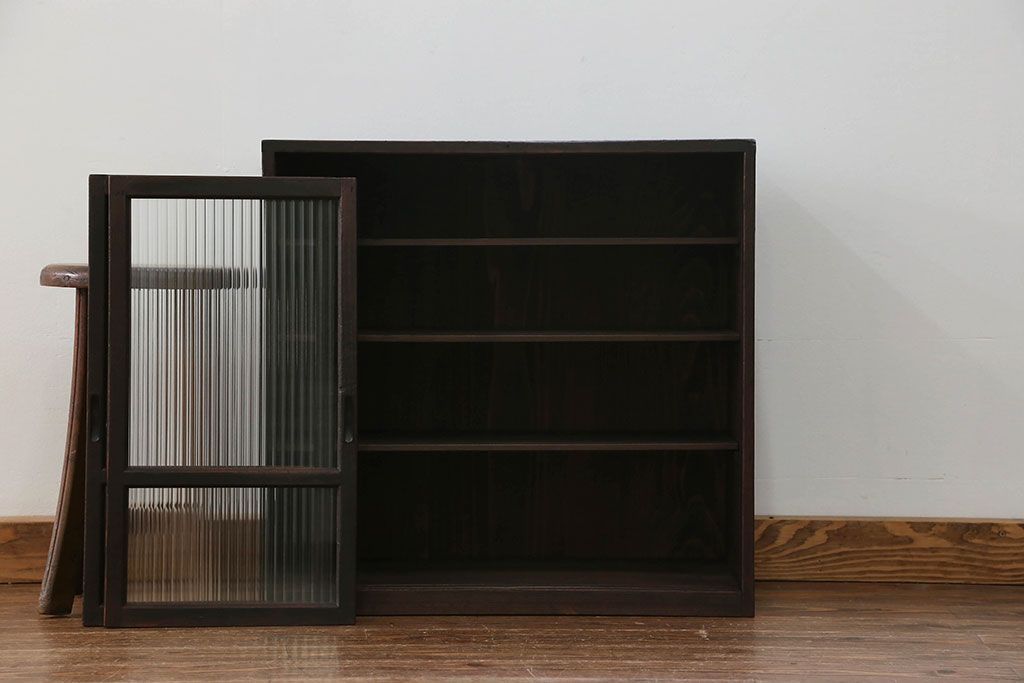 アンティーク家具　アンティーク モールガラス入りの小さな収納棚