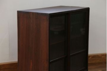 アンティーク家具　アンティーク モールガラス入りの小さな収納棚