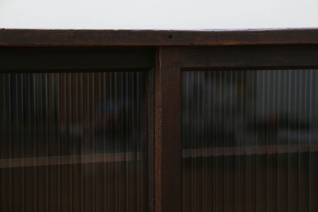 アンティーク家具　アンティーク モールガラス入りの小さな収納棚