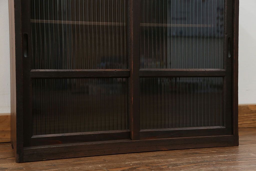 アンティーク家具　アンティーク モールガラス入りの小さな収納棚