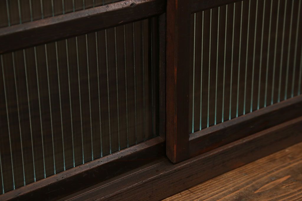 アンティーク家具　アンティーク モールガラス入りの小さな収納棚