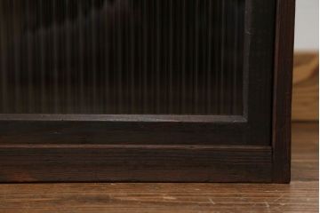 アンティーク家具　アンティーク モールガラス入りの小さな収納棚