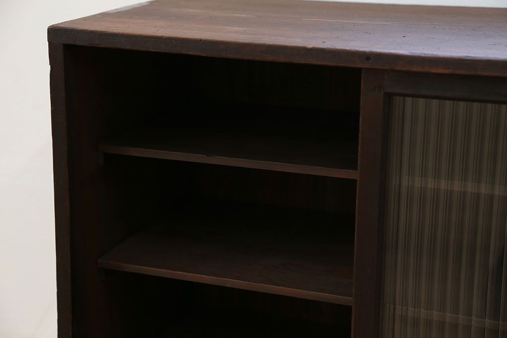 アンティーク家具　アンティーク モールガラス入りの小さな収納棚