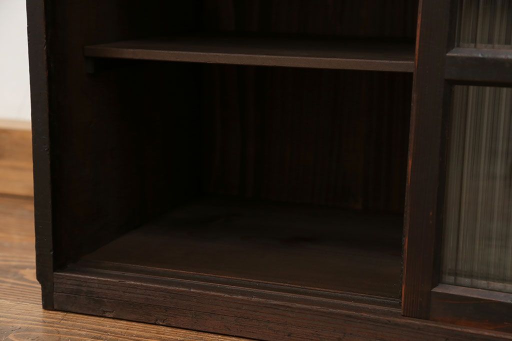 アンティーク家具　アンティーク モールガラス入りの小さな収納棚
