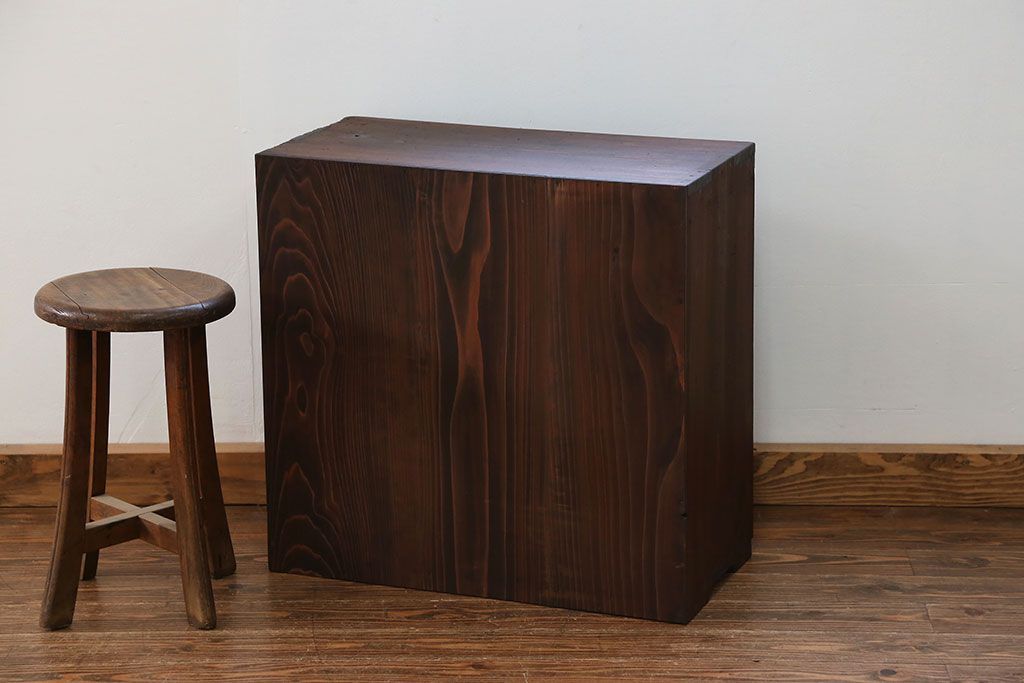 アンティーク家具　アンティーク モールガラス入りの小さな収納棚