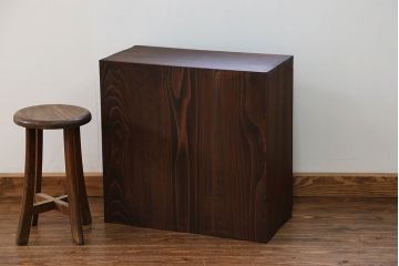 アンティーク家具　アンティーク モールガラス入りの小さな収納棚