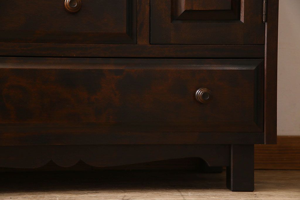 北海道民芸家具　シックな風合いのチェスト(ローボード)(1)