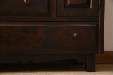 北海道民芸家具　シックな風合いのチェスト(ローボード)(1)