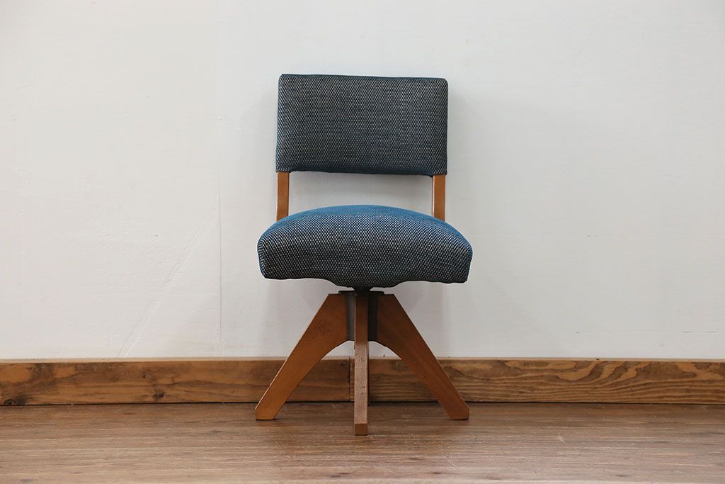 アンティーク家具　アンティーク 古い木の小さな回転椅子(1)(回転イス、チェア)