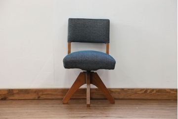 アンティーク家具　アンティーク 古い木の小さな回転椅子(1)(回転イス、チェア)