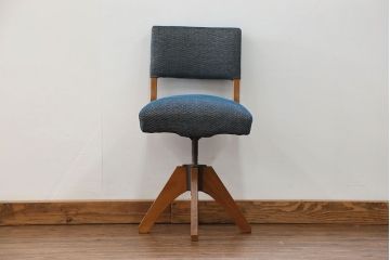 アンティーク家具　アンティーク 古い木の小さな回転椅子(1)(回転イス、チェア)