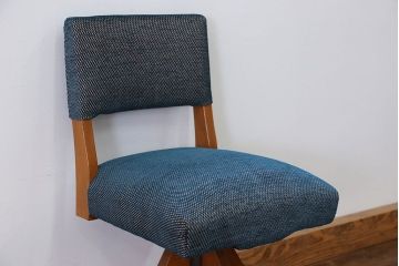 アンティーク家具　アンティーク 古い木の小さな回転椅子(1)(回転イス、チェア)