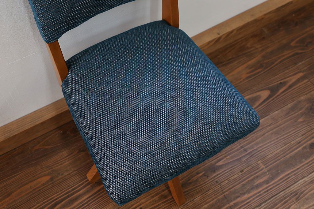 アンティーク家具　アンティーク 古い木の小さな回転椅子(1)(回転イス、チェア)