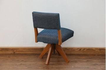 アンティーク家具　アンティーク 古い木の小さな回転椅子(1)(回転イス、チェア)