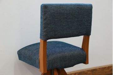 アンティーク家具　アンティーク 古い木の小さな回転椅子(1)(回転イス、チェア)