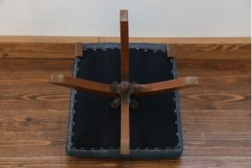 アンティーク家具　アンティーク 古い木の小さな回転椅子(1)(回転イス、チェア)