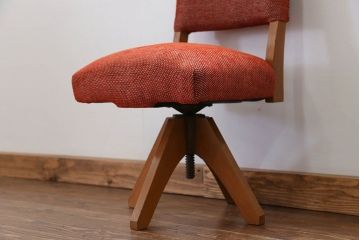 アンティーク家具　アンティーク 古い木の小さな回転椅子(2)(回転イス、チェア)