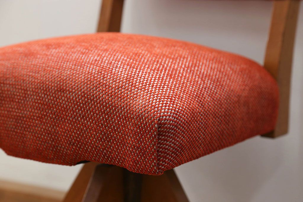 アンティーク家具　アンティーク 古い木の小さな回転椅子(2)(回転イス、チェア)