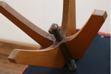 アンティーク家具　アンティーク 古い木の小さな回転椅子(2)(回転イス、チェア)