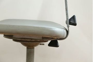 ヴィンテージ家具　イギリスビンテージ ファクトリー 回転椅子(1)(チェア、イス)