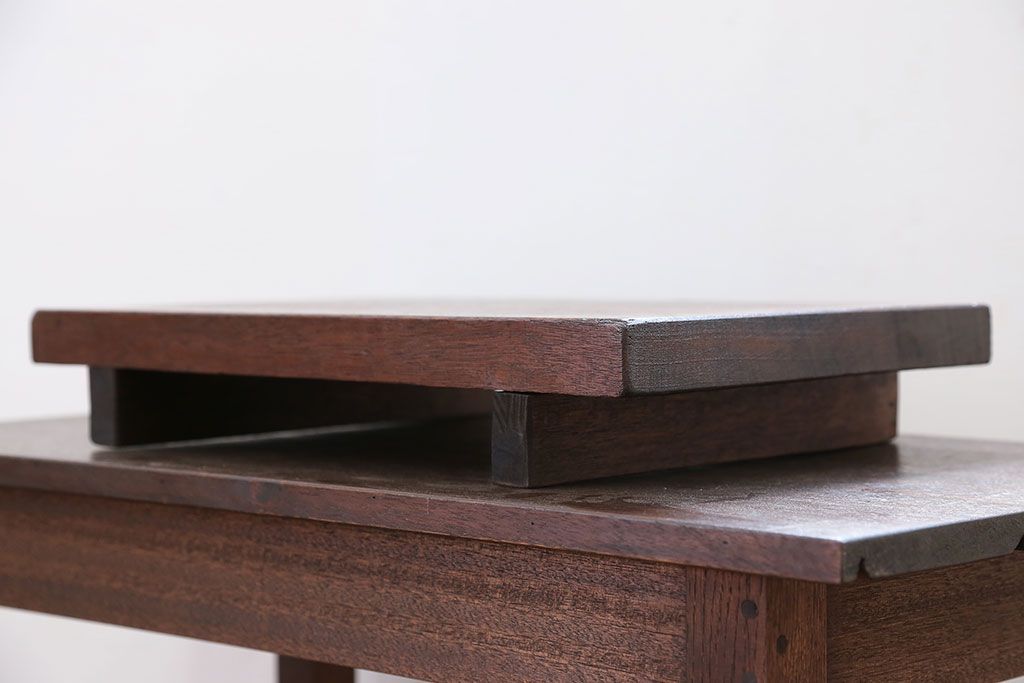 アンティーク雑貨　アンティーク 古い木のシンプルな飾り棚(花台)