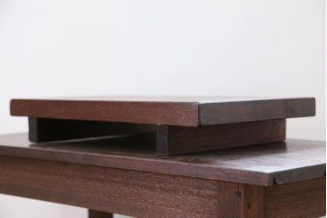 アンティーク雑貨　アンティーク 古い木のシンプルな飾り棚(花台)