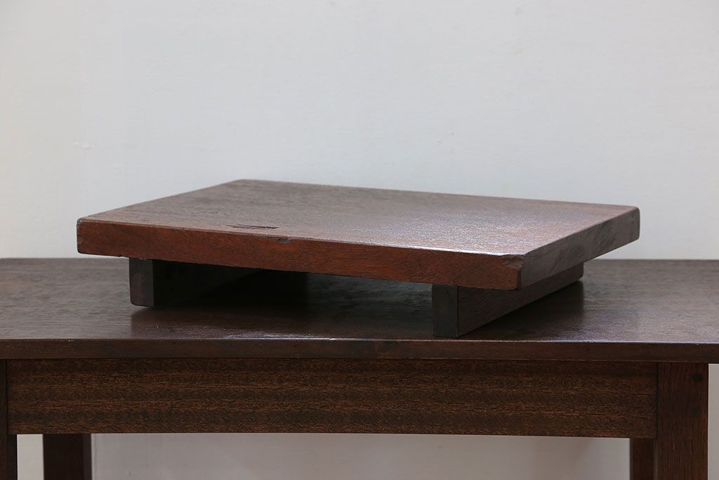 アンティーク雑貨　アンティーク 古い木のシンプルな飾り棚(花台)