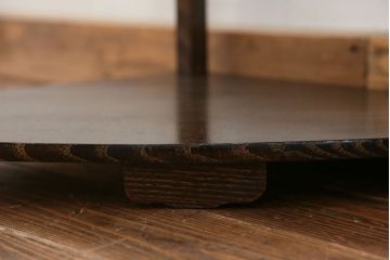 ヴィンテージ家具　1970年頃　ビンテージ品　高級栗材を使用した上質なコーナーラック(飾り棚)