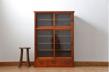 アンティーク家具　アンティーク 古い木の大振りな薄型収納棚(食器棚、飾り棚)