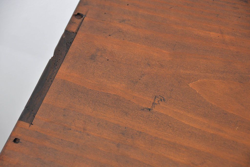 アンティーク家具　アンティーク 古い木の大振りな薄型収納棚(食器棚、飾り棚)