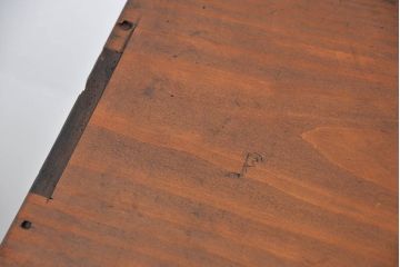 アンティーク家具　アンティーク 古い木の大振りな薄型収納棚(食器棚、飾り棚)