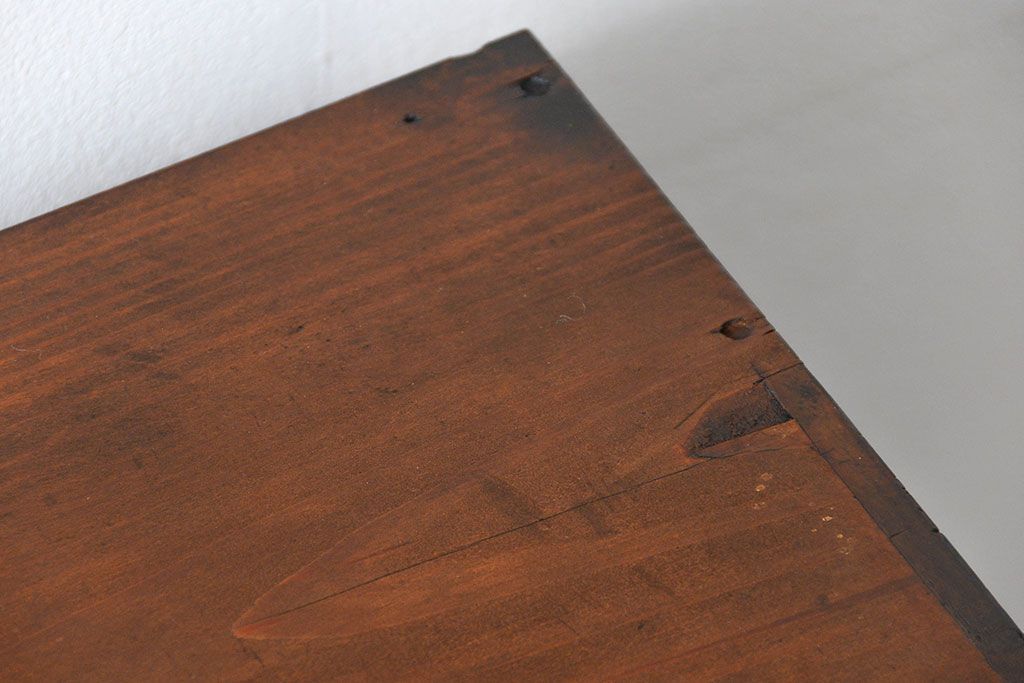 アンティーク家具　アンティーク 古い木の大振りな薄型収納棚(食器棚、飾り棚)